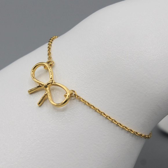 Dainty adorable small bow bracelet gold tone - Picture 2 of 6